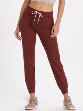 Vuori Performance Jogger- Rust red. Size small. GUC